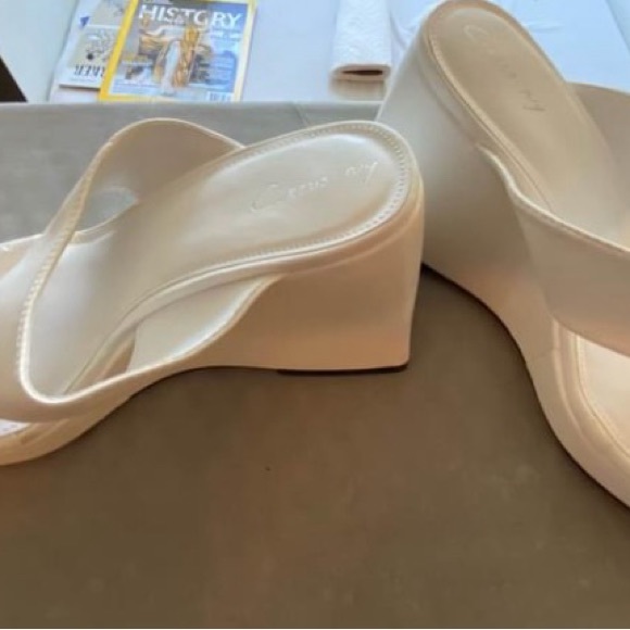 Circus white platform sandles. Size 8 - Picture 3 of 7